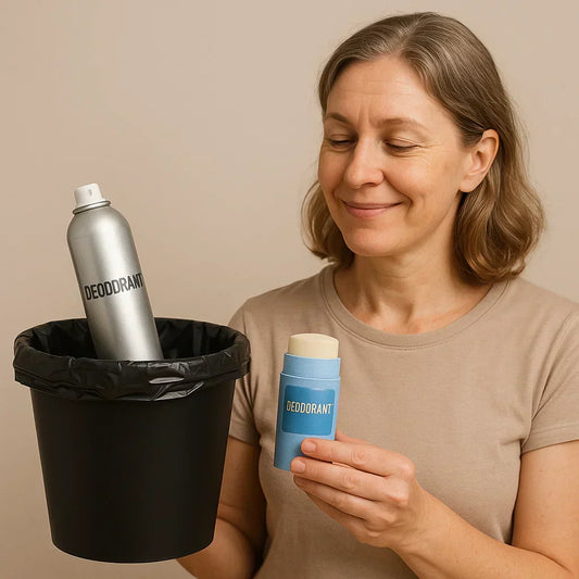 déodorant industriel dans une poubelle et dame qui tient à la place un déodorant solide naturel en stick (emballage carton bleu)